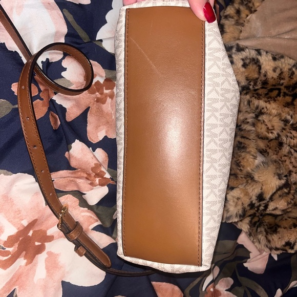 MK Cross Body - Picture 3 of 3